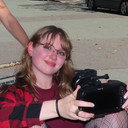 Angelina Hemsworth als The Actress
