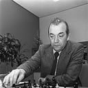 Viktor Korchnoi als self