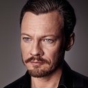 Ville Tiihonen als Krisun isän ampuja