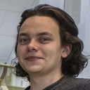 Aleksander Holmen als Magnus