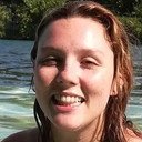 Laura Drosopoulos als Ena