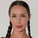 Maryna Biletska als Diner Customer