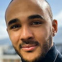 Duke Nwamerue als Venus Devalero, sex bass