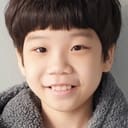 Woo Sung-min als Orphanage Kid 1