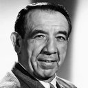 Mike Mazurki als Spats' Henchman