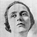 Ora Devereaux als Leontine de Vallignac