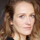 Anouk Feral als Caroline