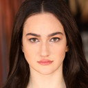 Sophia Adler als Young Carmine