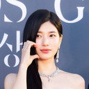 수지 als Tatuist