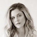 Harriet Dyer als Samantha Shaw