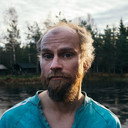 Mika Rättö als Rauni Reposaarelainen
