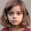 Yuna Bennett als Schascha
