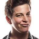 Julie Goldman als Linda