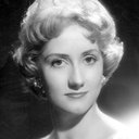 Liz Fraser als Mrs. Evans