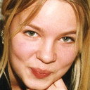Mia Maria Back als Louise