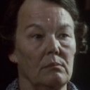 Pamela Pitchford als Mrs. Kidder