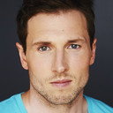 Brandon Coffey als Reveler