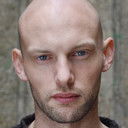 Gareth Kennerley als Policeman in Alleyway