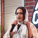 Lama Alfard als Dana's mom / TV reporter