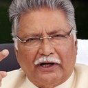 Vikram Gokhale als Vijay Singh Jadeja (Prachi's father)