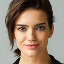 Maria Dmitrieva als Alisa
