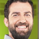Maksut Aşkar als Self - Host