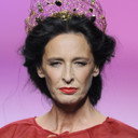 Paola Dominguín als Helen Preston