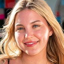 Hannah Fields als Self