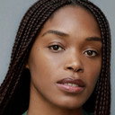 Vanessa Missé als Réceptionniste hôtel
