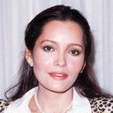 Barbara Carrera als Bernadette