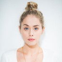 Elke Shari Van Den Broeck als Front desk assistant