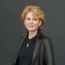 Patricia Cornwell als Waitress