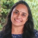 Nisha Sarangh als School principal