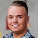 Andy Kamp als Self - Oliebollen baker