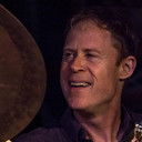 Bill Stewart als Drums