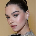 Hailee Steinfeld als Self - Kate Bishop