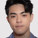 Scott Yang als Zhang Qi-en
