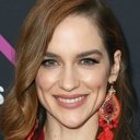 Melanie Scrofano als Sarah