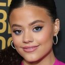 Sarah Jeffery als Emily Lowe