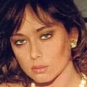 Marcella Petrelli als Pussy Cat, the stripper