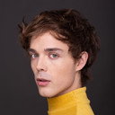Noah De Diego als Locutor TV
