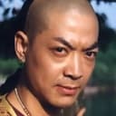 Fong Yau als Black Swordsman Guan Heng