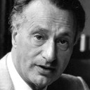 Paul Eddington als Vicar