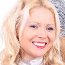 Michelle Cooper als Jewells Malone