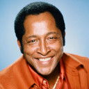 Lawrence Cook als Officer Young