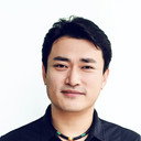 Longbin Li als 幕后解说员