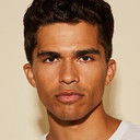 Alex Aiono als Ioane