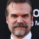 David Harbour als Frank Scanlon