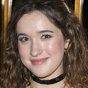 Gracie Lawrence als Julie