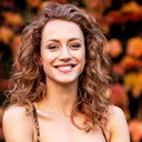 Isabella Giovinazzo als Apple